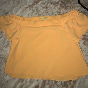Gianni Bini Gold Off the Shoulder Top 🌼